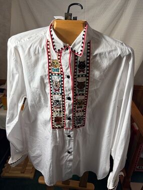 Bob Mackie White Embroidered Cat Motif Women’s Shirt